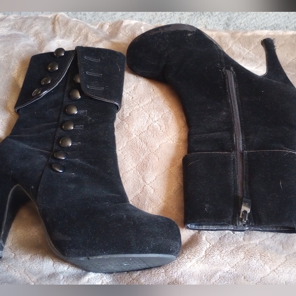 Crape Myrtle Black boots - Picture 1 of 9